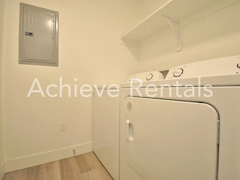 419 W 25 N — Photo 16