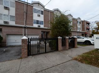 2105 New England Thruway, Bronx, NY 10475