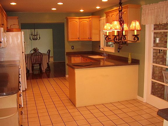 Kitchen w/corian