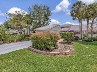 6 Cambridge Dr, Boynton Beach, FL 33436