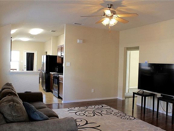 4th image of 4006 Houston Dr
