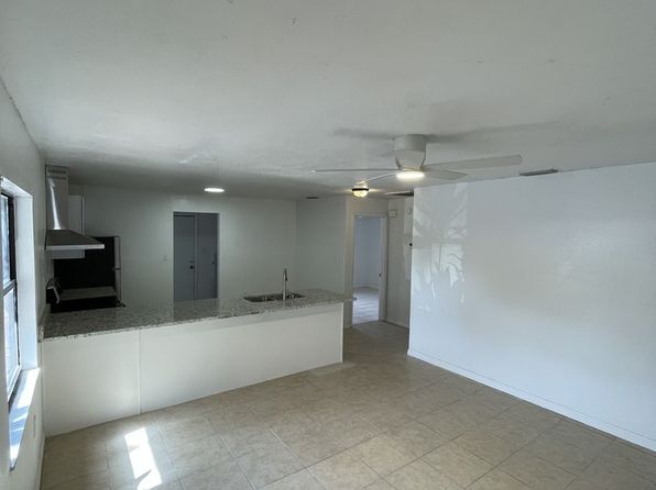 727-729 Pineville Ln