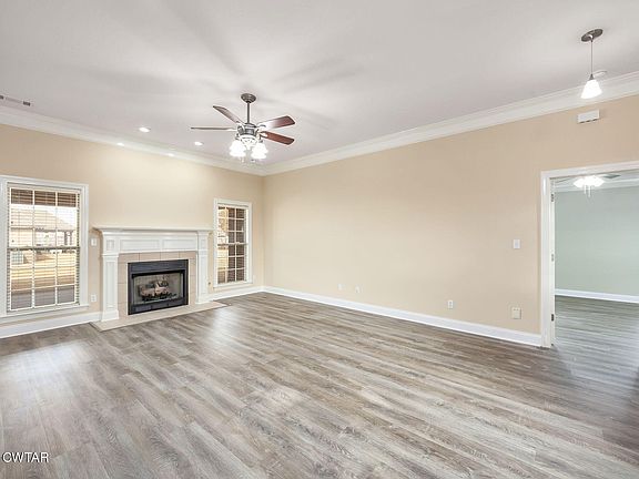 4th image of 335 Short Leaf Dr