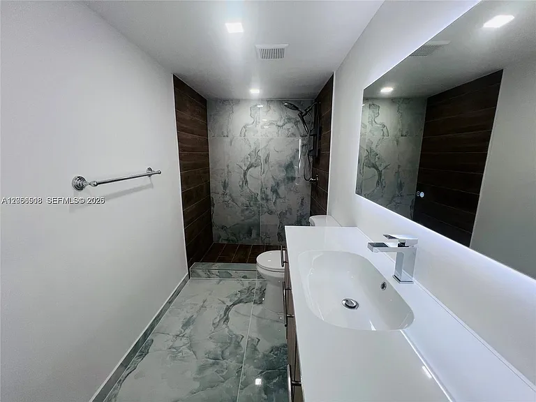 1200 NE Miami Gardens Dr #501W — Photo 17