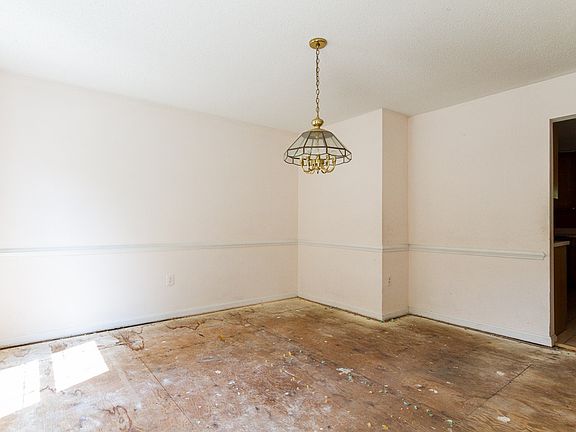 4th image of 16000 Laconia Cir