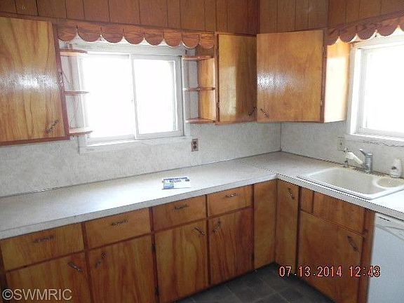 5th image of 137 Surby Ave