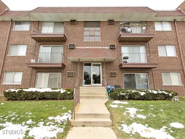 255 Mill Rd APT 2B, Addison, IL 60101
