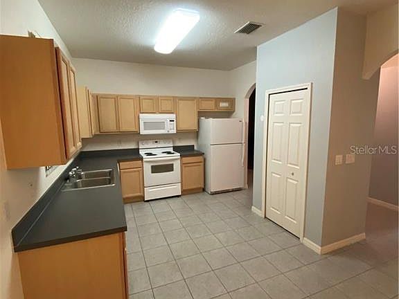 3rd image of 550 Pineloch Dr