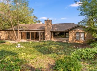 213 W Lake Shore Dr, Oakwood Hills, IL 60013
