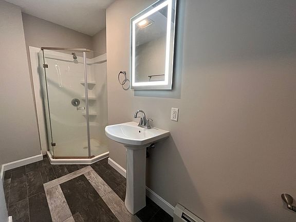2nd image of 142 Gove St APT 6