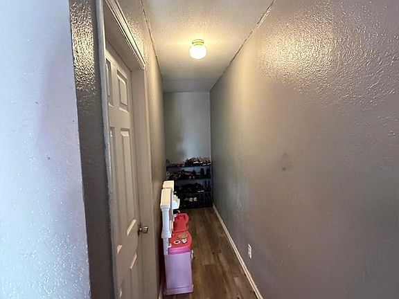 4th image of 812 W Levee St