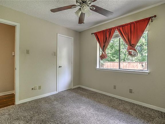 3rd image of 1525 Jasmine Ln