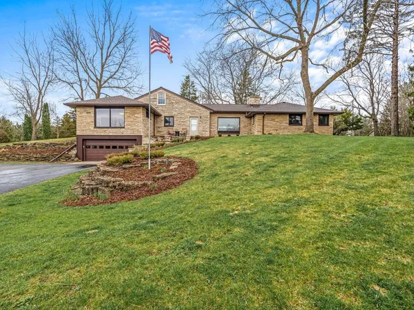 N13W28061 Cloverleaf COURT, Pewaukee, WI 53072