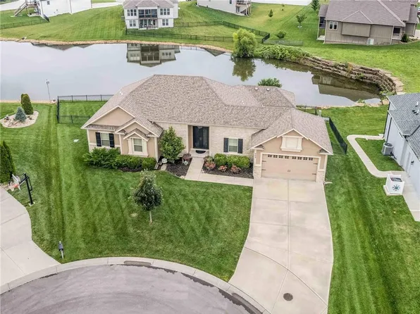 703 SW Eagle Dr, Oak Grove, MO 64075