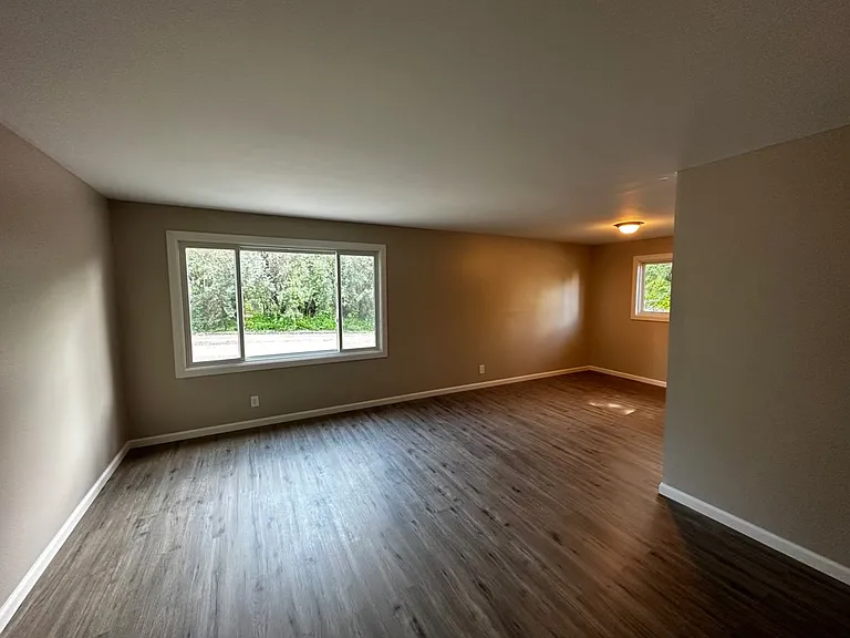 175 Custer St — Photo 2