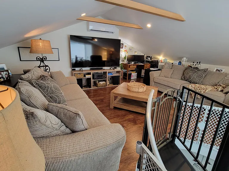 1042 Rockhurst Dr — Photo 7