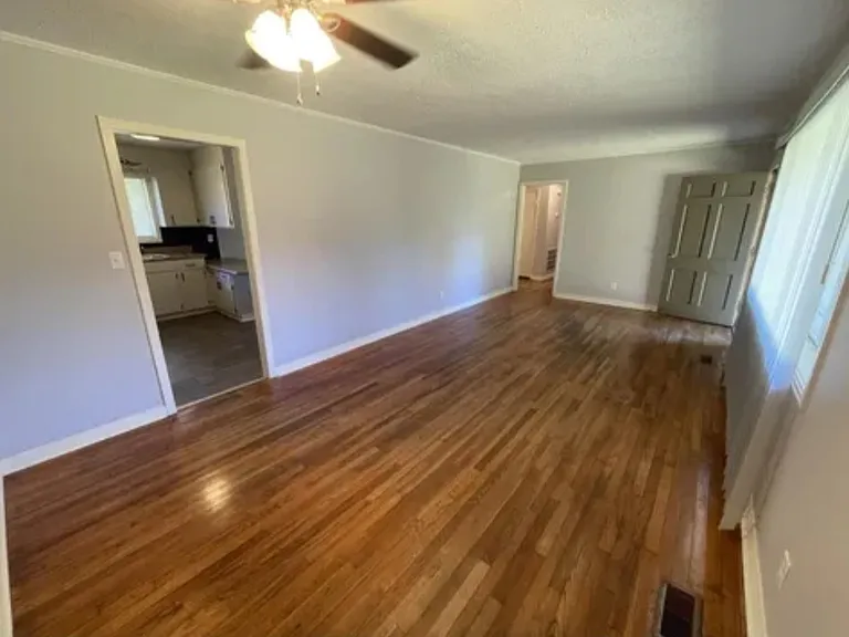 205 Lawrence Dr — Photo 8
