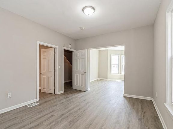 5th image of 332 Woodside Ave Floor 2