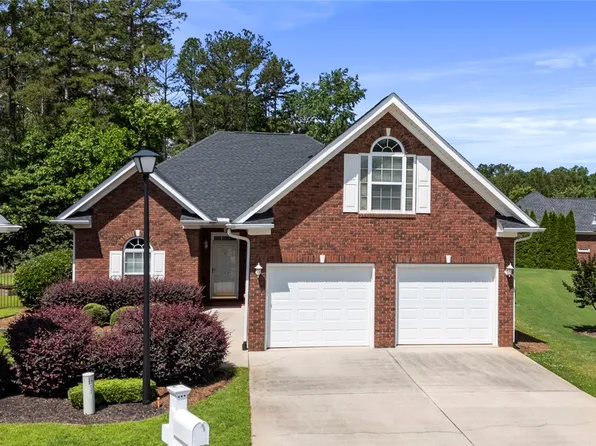 704 Nottingham Ct, Seneca, SC 29672