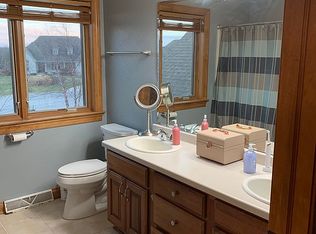 7617 S Barbian Ct, Franklin, WI 53132