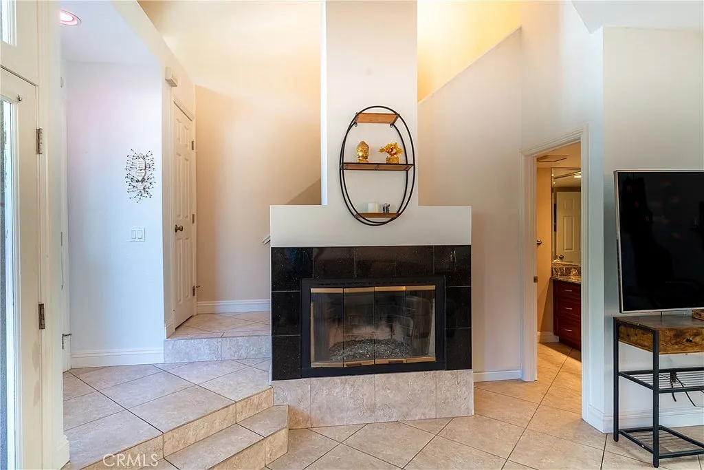3 bed, 1144 sqft, $4,500 — Photo 3