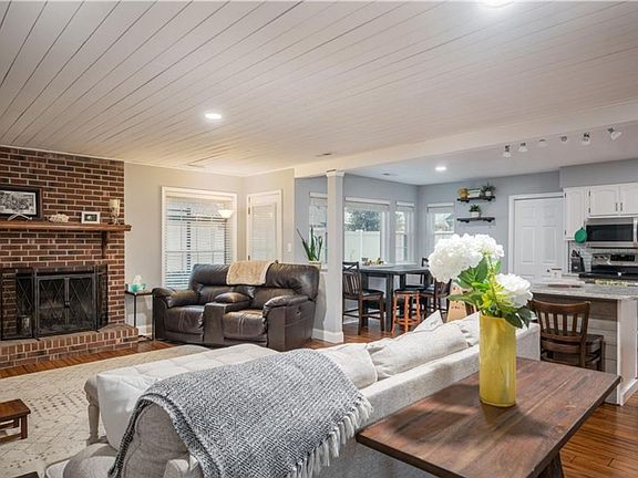 2nd image of 708 Deer Lake Dr
