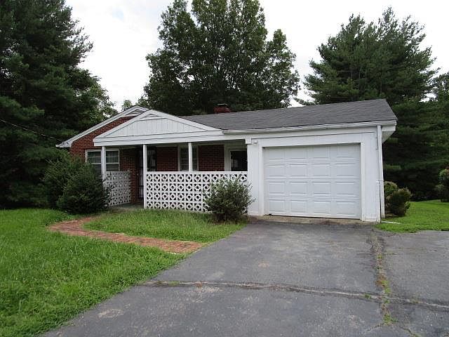 1st image of 121 Park Ln