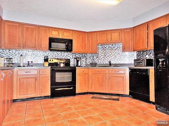 5th image of 410 Harmon Cove Tower #410