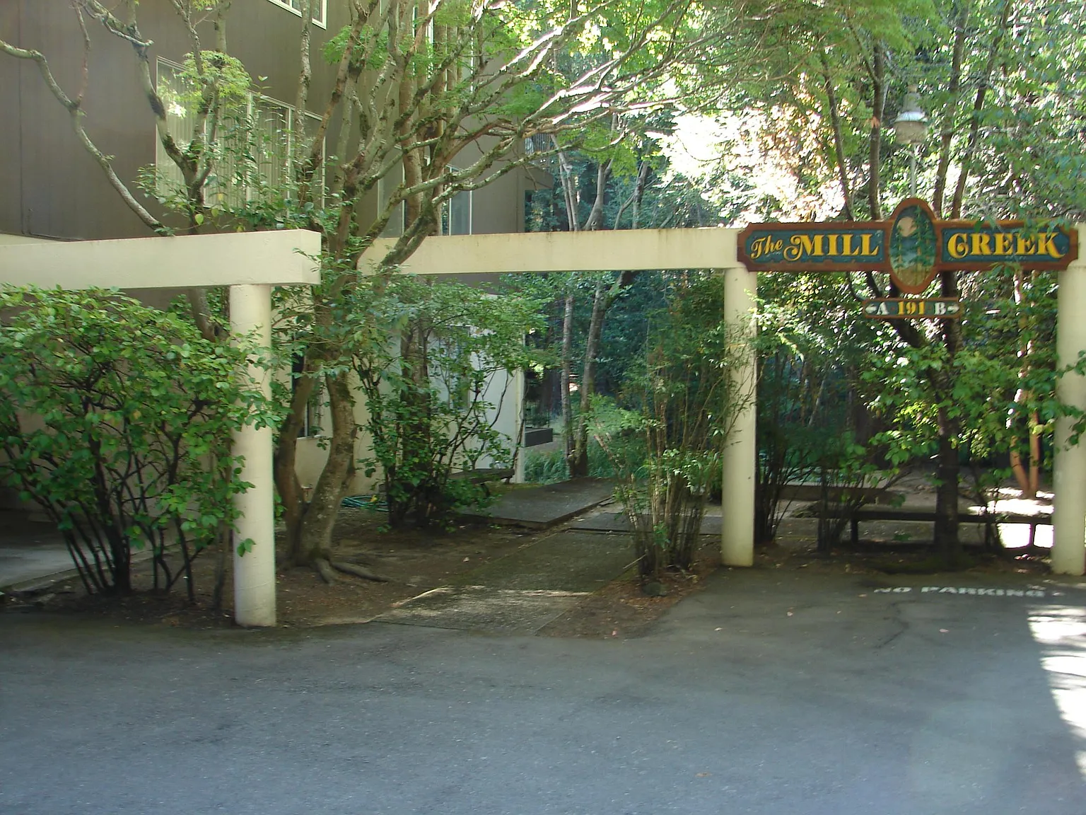 191 Throckmorton Ave APT 4A photo 1