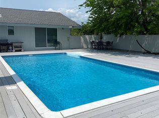 22 Meadow Ln, Westhampton Beach, NY 11978