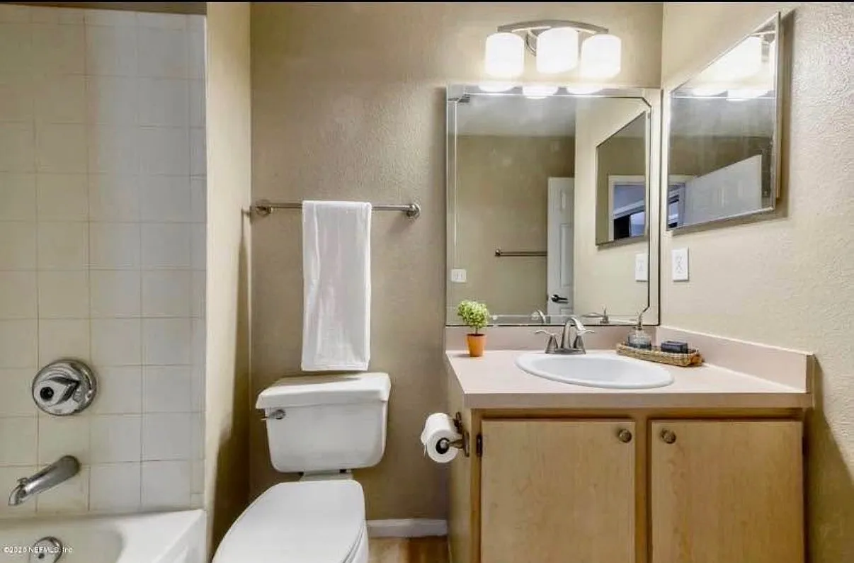 2 bed, 1156 sqft, $1,950 — Photo 2