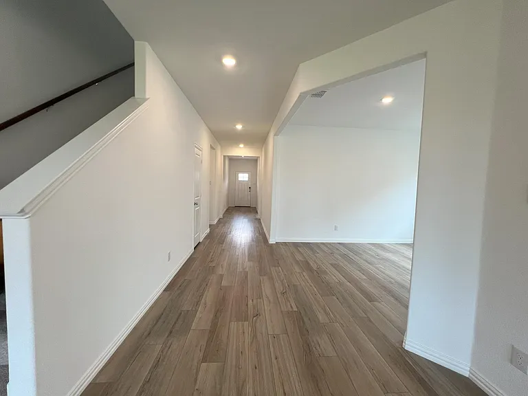 1129 Flameleaf Dr — Photo 29
