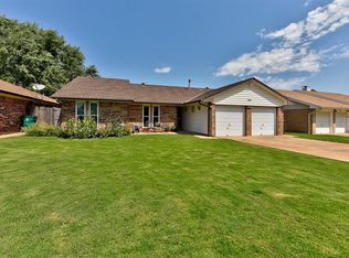 10233 Glascow Dr, Yukon, OK 73099