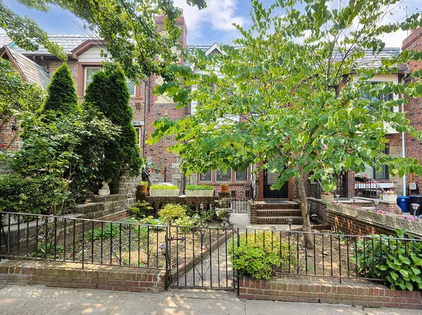 5340 64th St, Maspeth, NY 11378