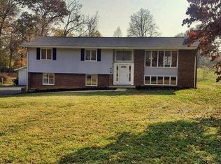 418 Claymore Dr, Kingsport, TN 37663