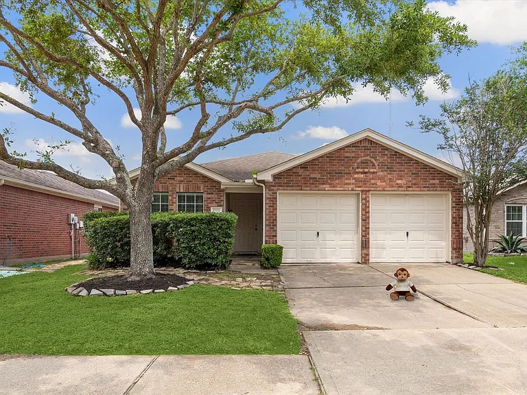 21102 Somerset Park Ln — Photo 1