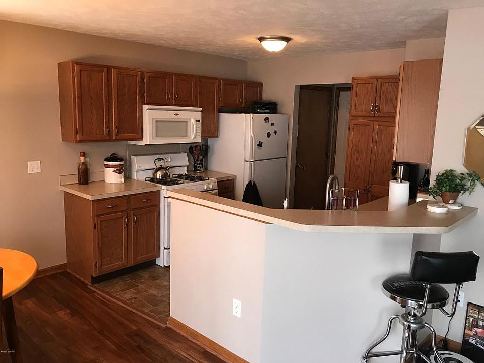 2nd image of 5739 E Grove Dr SE