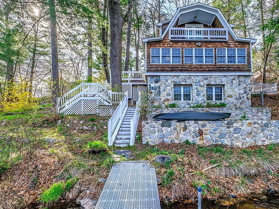 42 Emerson Dr
