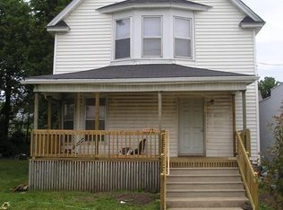 318 E 9th St, Waterloo, IA 50703