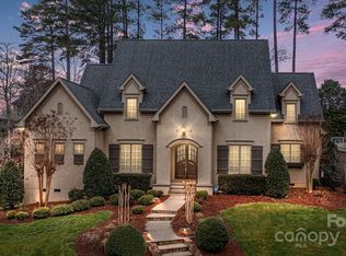 2114 Garden View Ln, Matthews, NC 28104