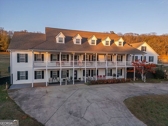 3rd image of 2440 Deadwyler Rd