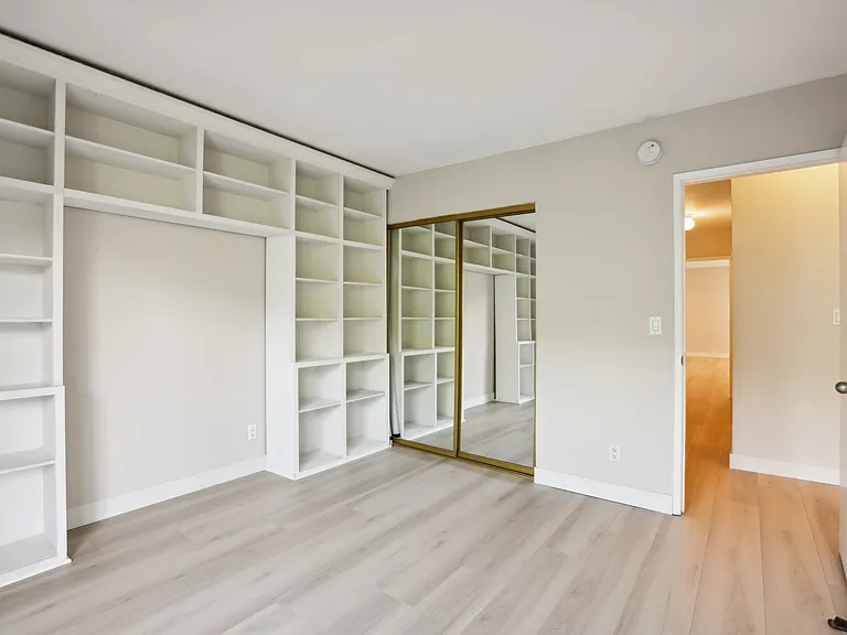 1827 S Barrington Ave #103 — Photo 5