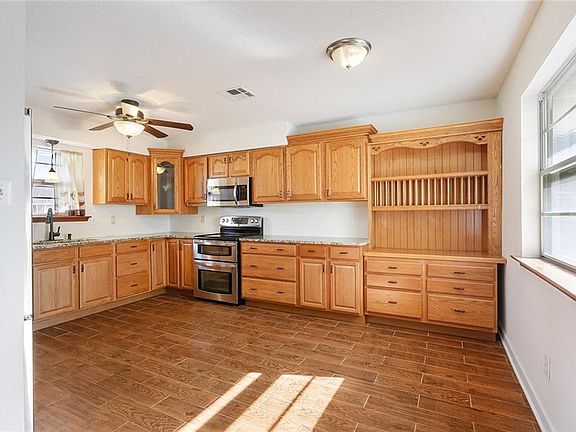5th image of 505 Camelia Ave