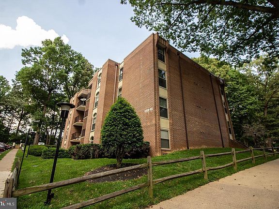 4th image of 3318 Woodburn Village Dr APT 32