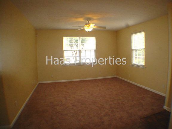 3rd image of 306 W Oaks Trl