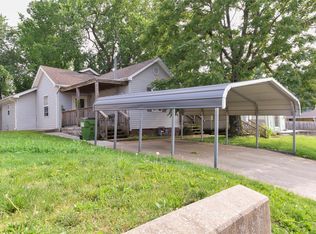 810 W College St, Springfield, MO 65806