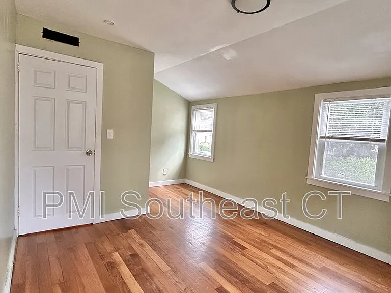 60 Hawthorne Dr — Photo 7