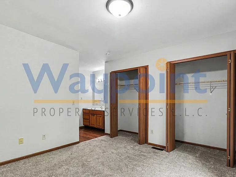 632 E Washington St — Photo 9