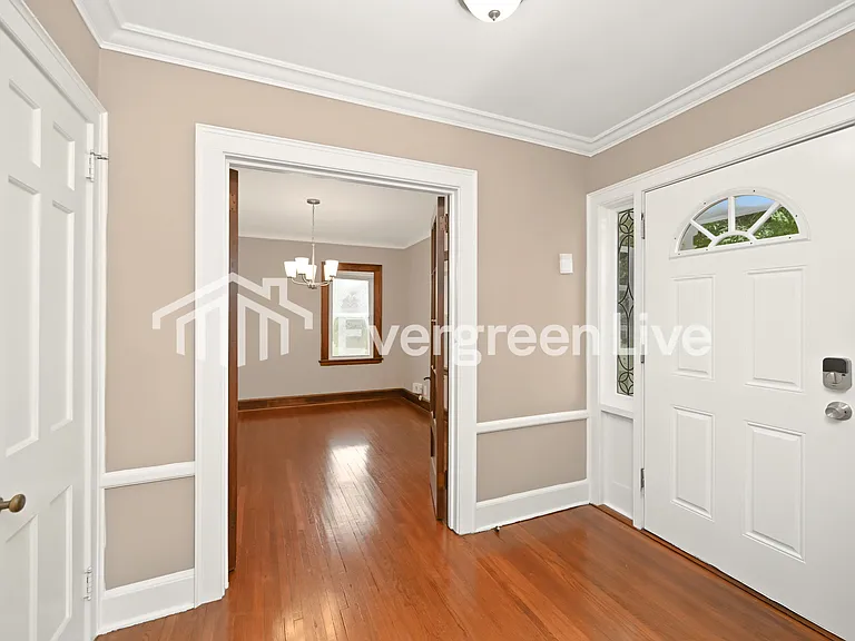 3050 Sheldon Ave — Photo 3
