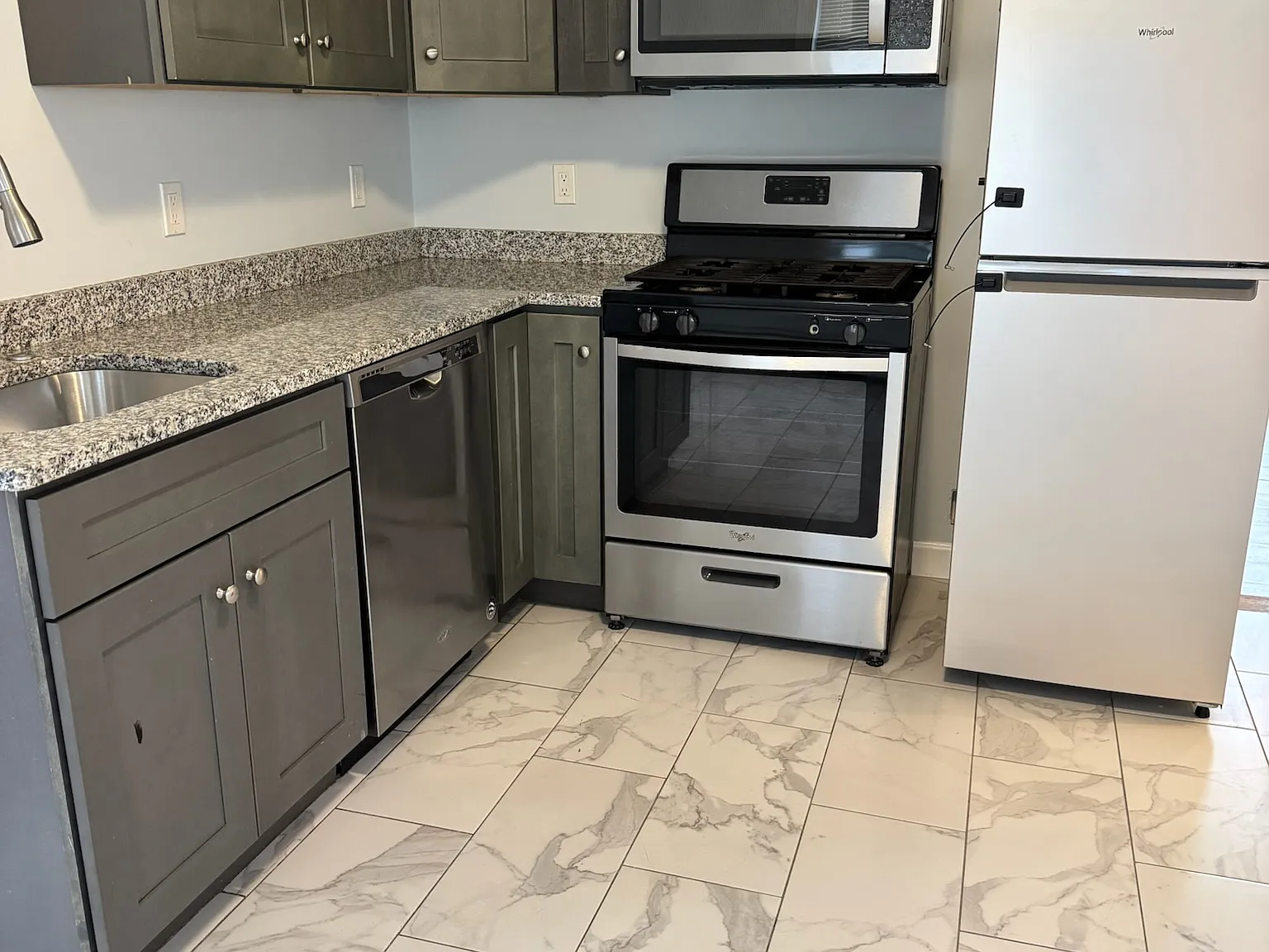 2 bed, 1200 sqft, $2,300 — Photo 2